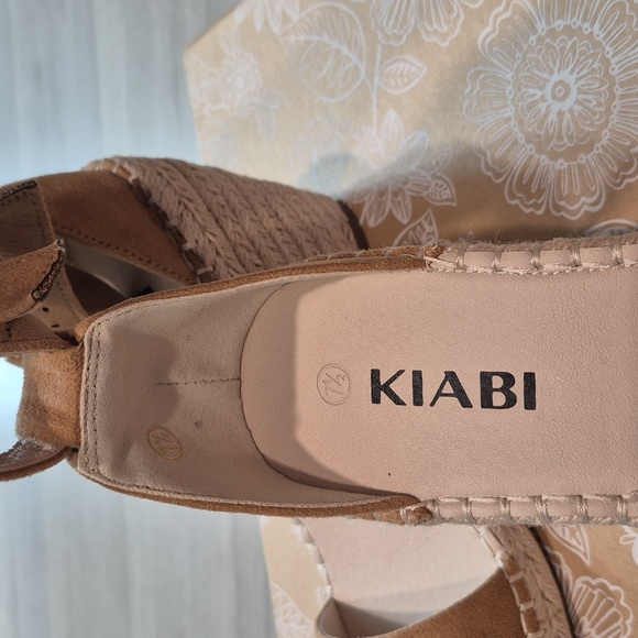 K/Lab Tan Wedge Sandals with Ankle Strap - Picture 4 of 7